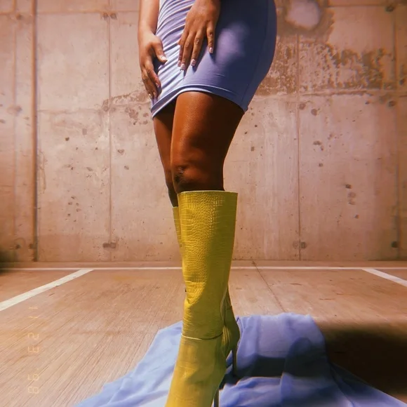 Lemon-lime knee boots - Picture 6 of 9